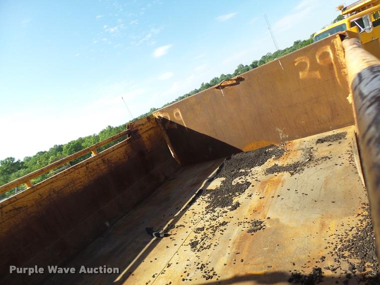 image for item DB1328 2002 International 4900 dump truck