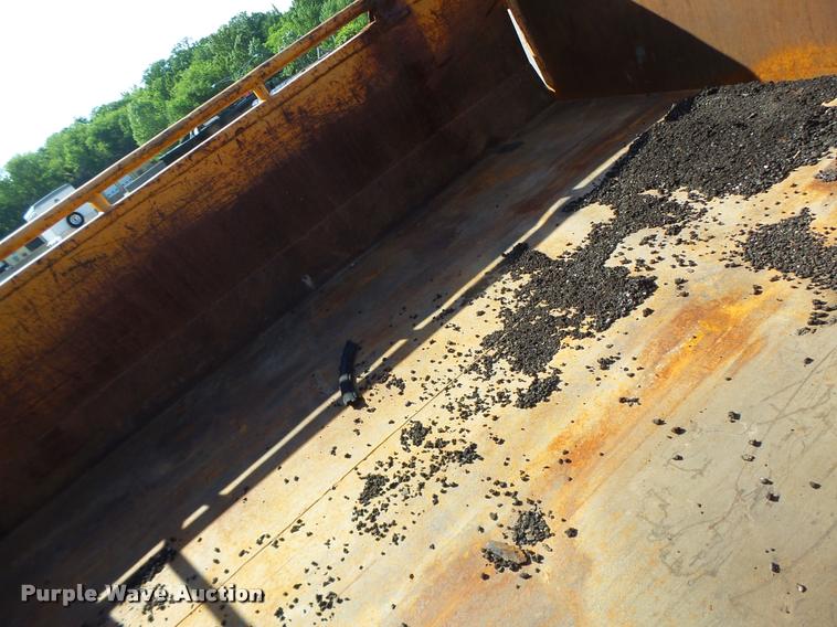 image for item DB1328 2002 International 4900 dump truck