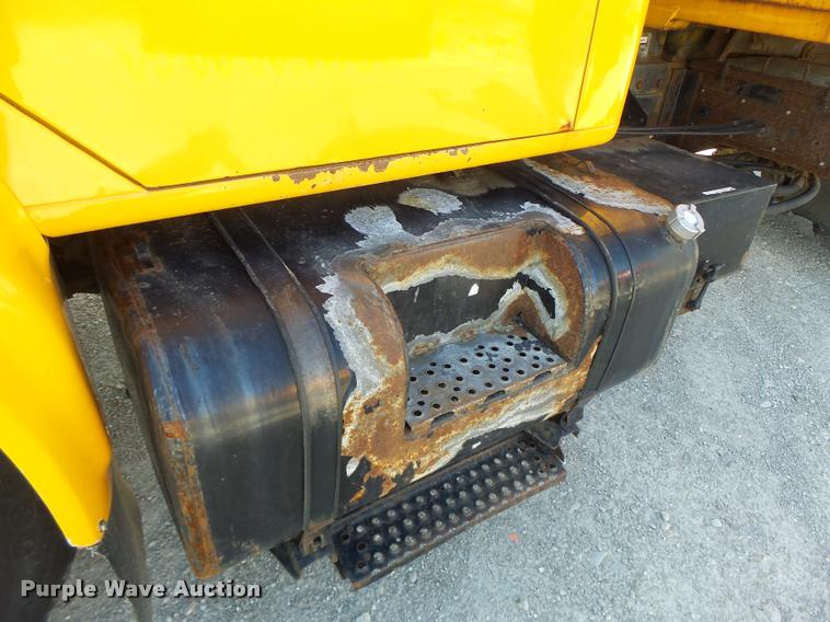 image for item DB1328 2002 International 4900 dump truck