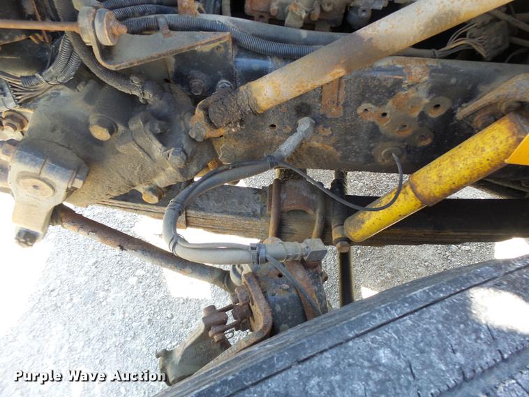 image for item DB1328 2002 International 4900 dump truck