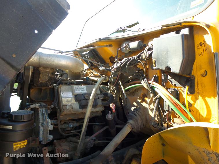 image for item DB1328 2002 International 4900 dump truck