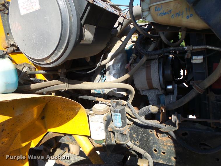 image for item DB1328 2002 International 4900 dump truck