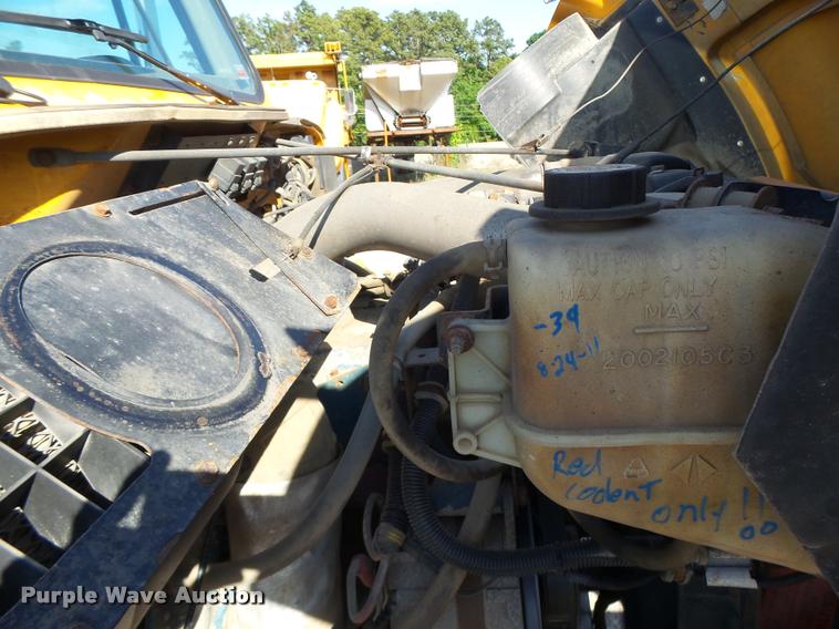 image for item DB1328 2002 International 4900 dump truck