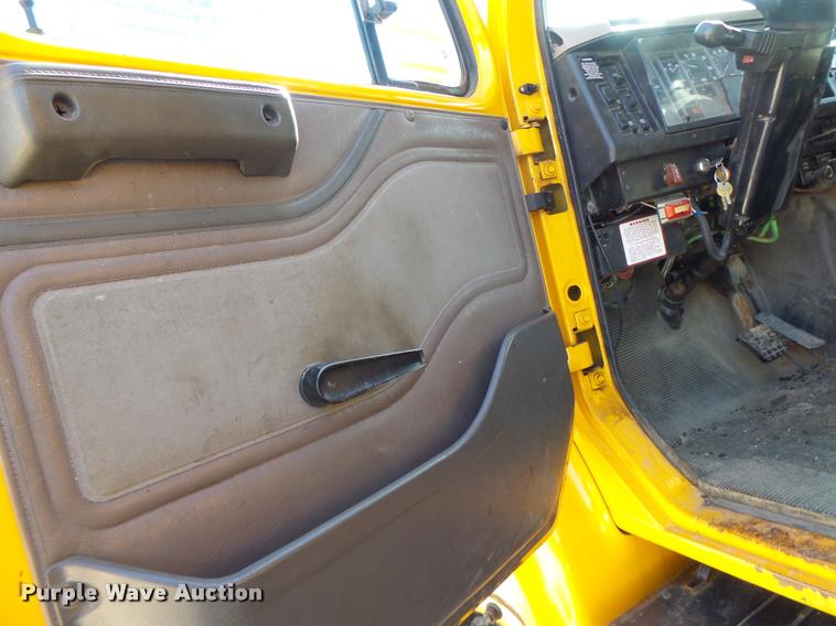 image for item DB1328 2002 International 4900 dump truck