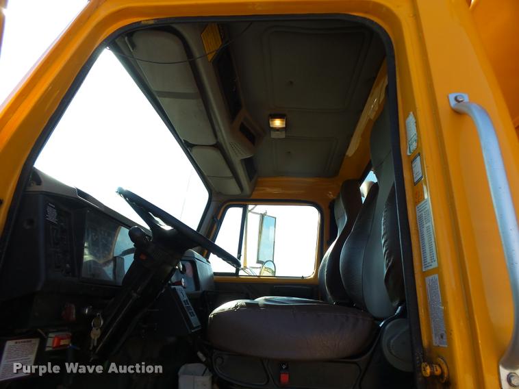 image for item DB1328 2002 International 4900 dump truck