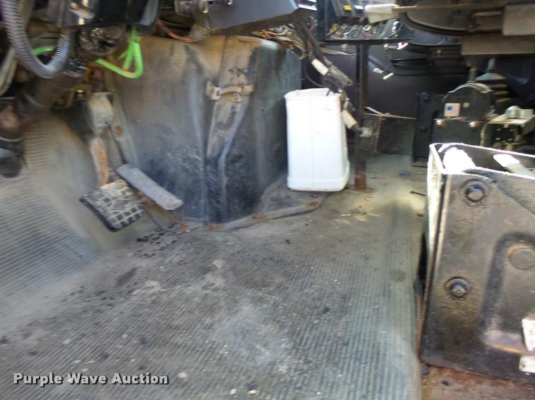 image for item DB1328 2002 International 4900 dump truck