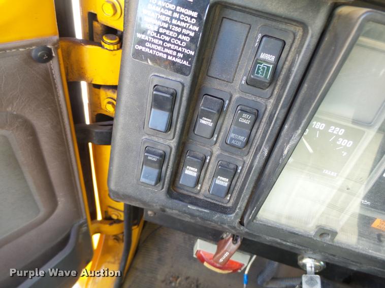 image for item DB1328 2002 International 4900 dump truck