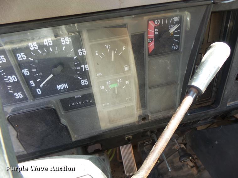 image for item DB1328 2002 International 4900 dump truck