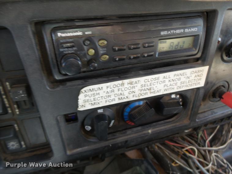 image for item DB1328 2002 International 4900 dump truck