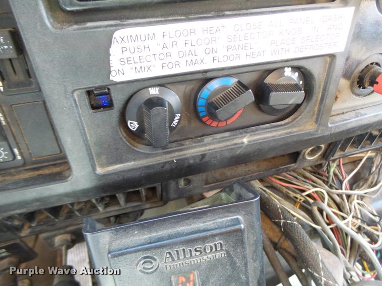 image for item DB1328 2002 International 4900 dump truck