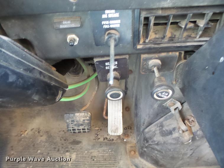 image for item DB1328 2002 International 4900 dump truck