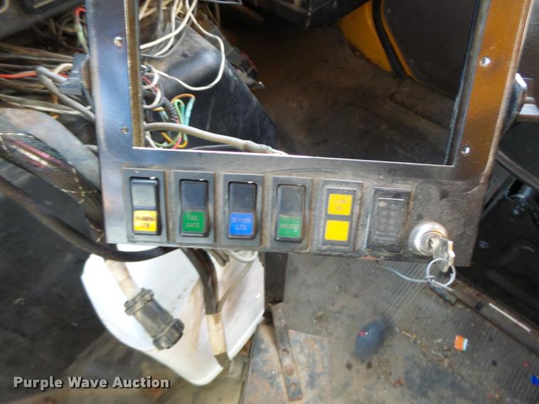 image for item DB1328 2002 International 4900 dump truck