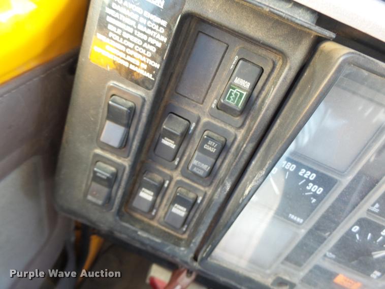 image for item DB1328 2002 International 4900 dump truck