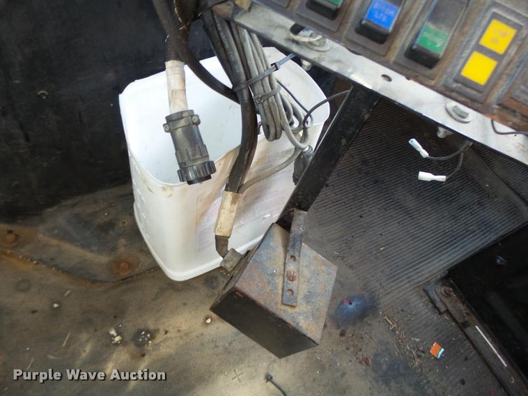 image for item DB1328 2002 International 4900 dump truck