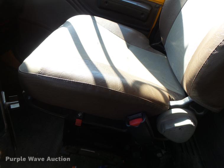 image for item DB1328 2002 International 4900 dump truck