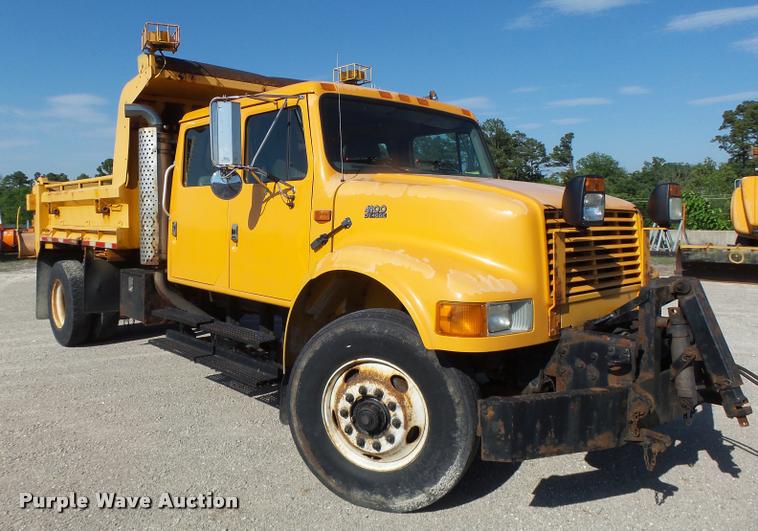 image for item DB1329 2002 International 4900 Crew Cab dump truck