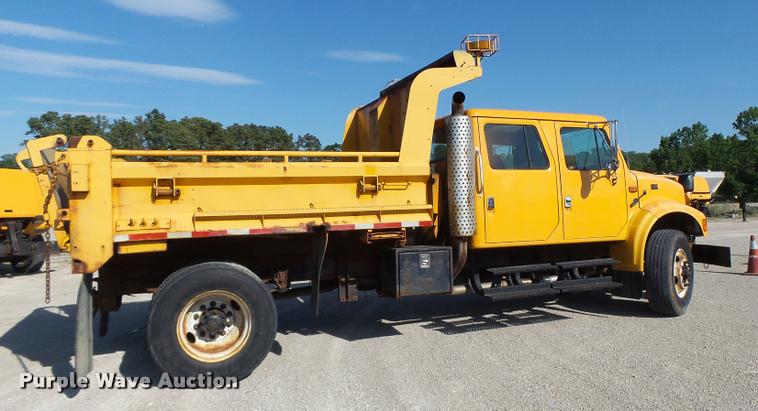 image for item DB1329 2002 International 4900 Crew Cab dump truck