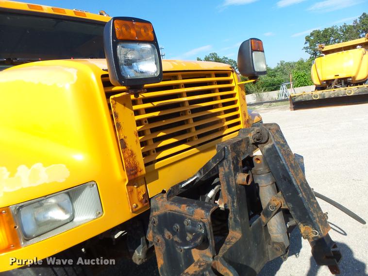 image for item DB1329 2002 International 4900 Crew Cab dump truck