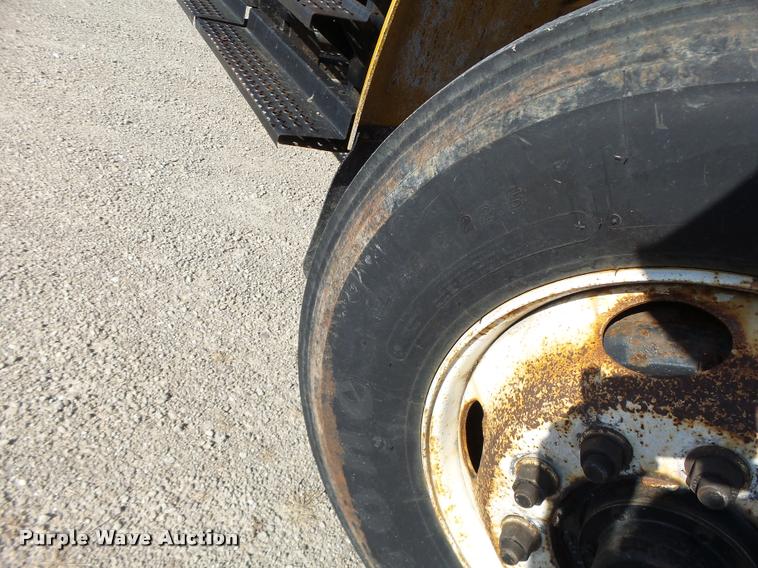 image for item DB1329 2002 International 4900 Crew Cab dump truck