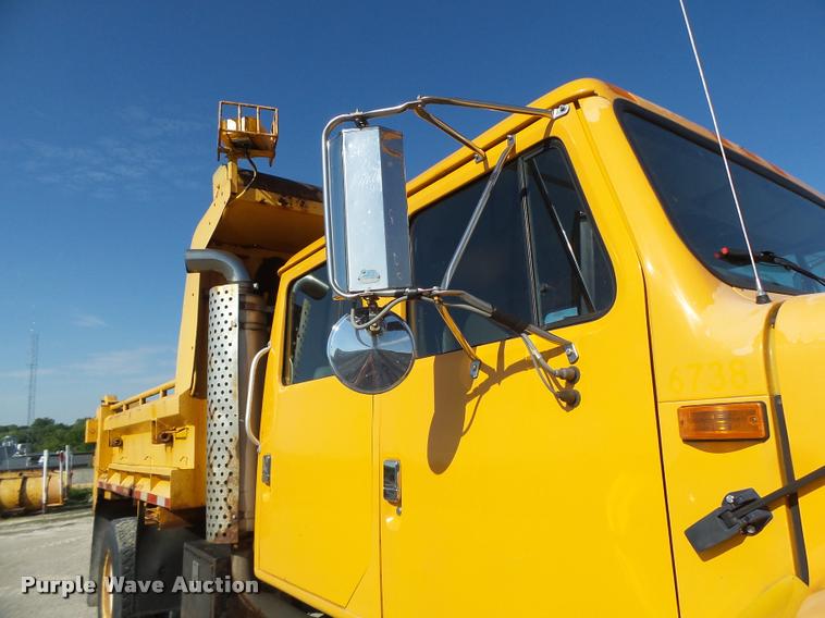 image for item DB1329 2002 International 4900 Crew Cab dump truck