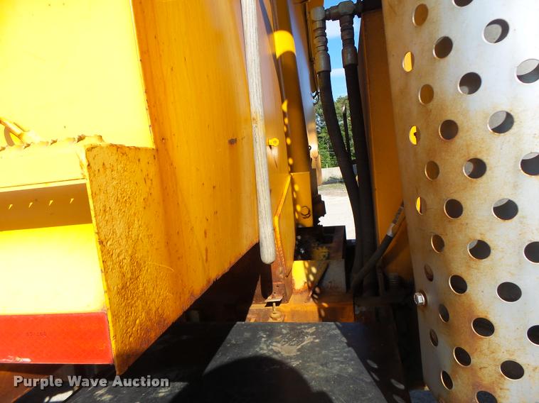 image for item DB1329 2002 International 4900 Crew Cab dump truck