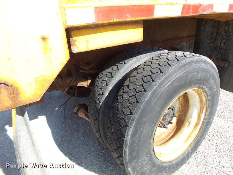 image for item DB1329 2002 International 4900 Crew Cab dump truck