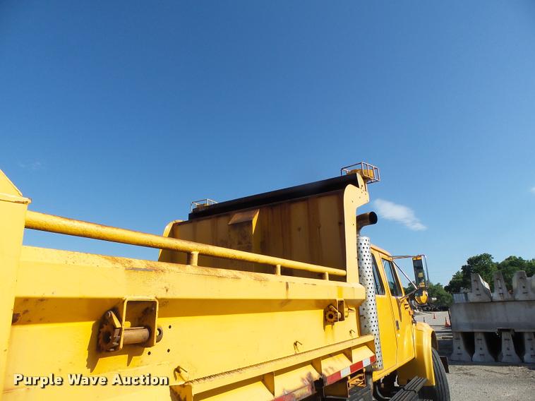 image for item DB1329 2002 International 4900 Crew Cab dump truck