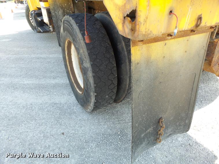 image for item DB1329 2002 International 4900 Crew Cab dump truck