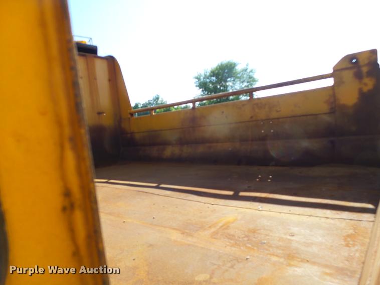 image for item DB1329 2002 International 4900 Crew Cab dump truck