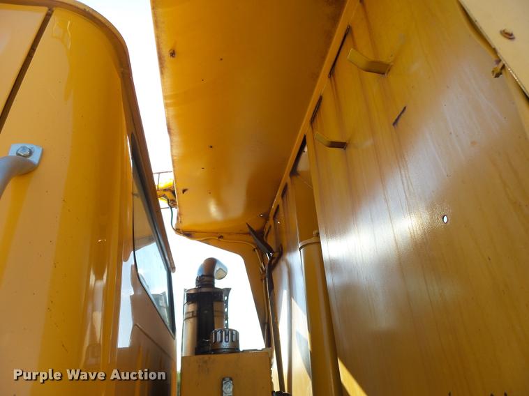 image for item DB1329 2002 International 4900 Crew Cab dump truck