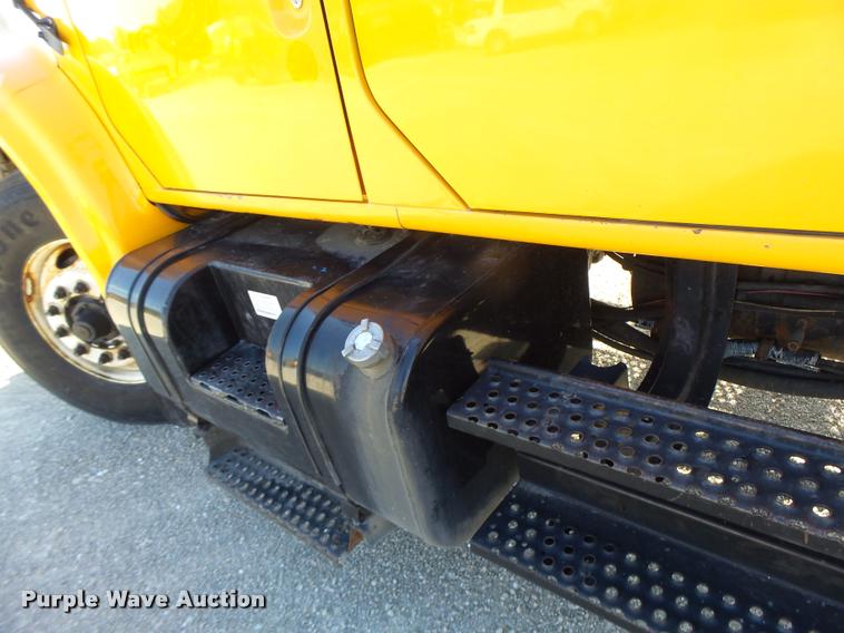 image for item DB1329 2002 International 4900 Crew Cab dump truck