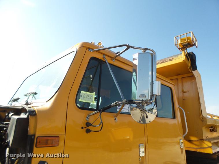 image for item DB1329 2002 International 4900 Crew Cab dump truck