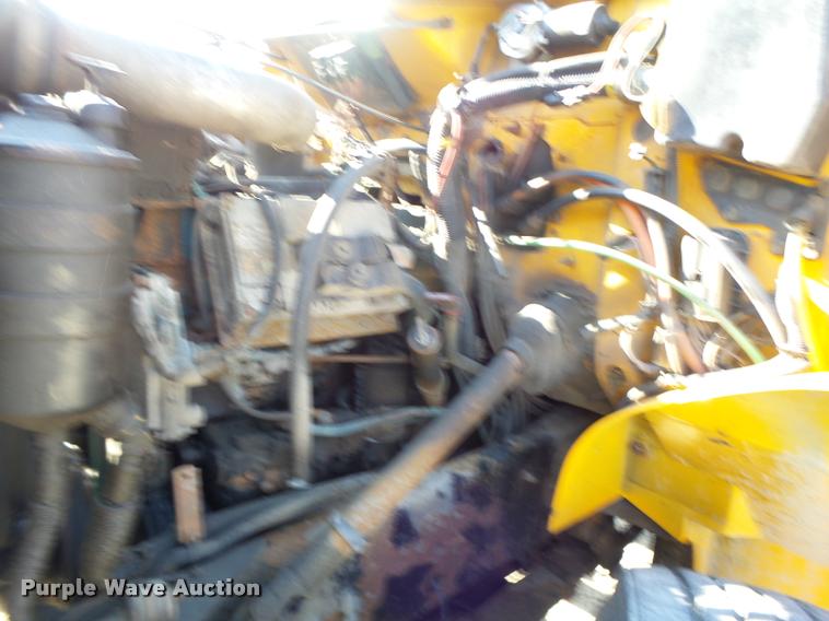 image for item DB1329 2002 International 4900 Crew Cab dump truck
