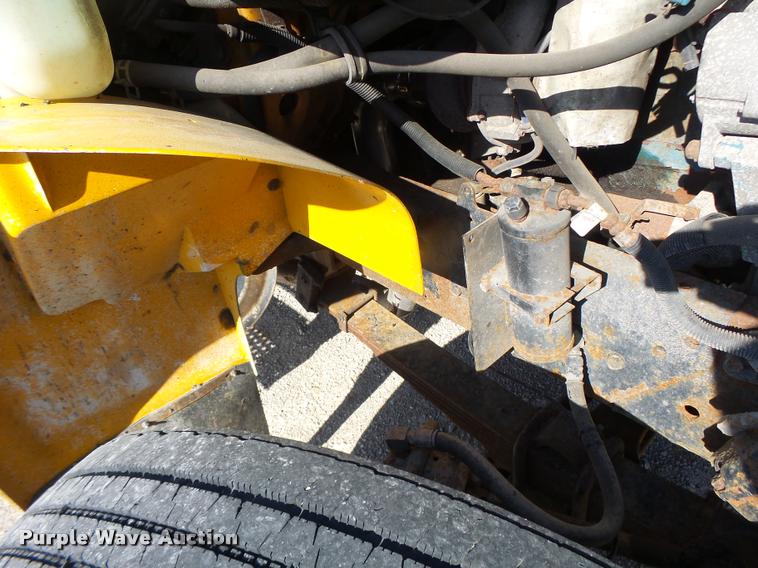 image for item DB1329 2002 International 4900 Crew Cab dump truck