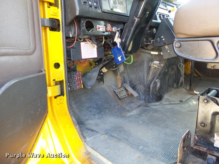 image for item DB1329 2002 International 4900 Crew Cab dump truck