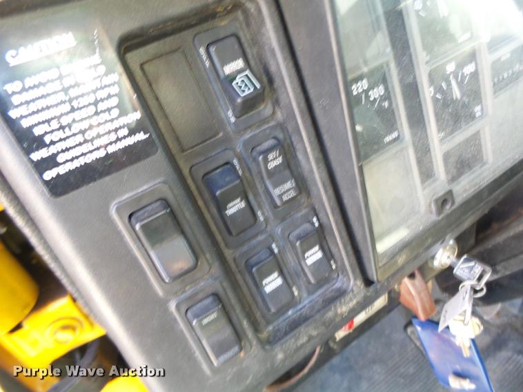 image for item DB1329 2002 International 4900 Crew Cab dump truck