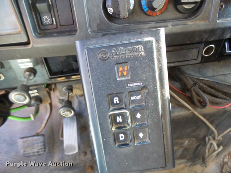 image for item DB1329 2002 International 4900 Crew Cab dump truck