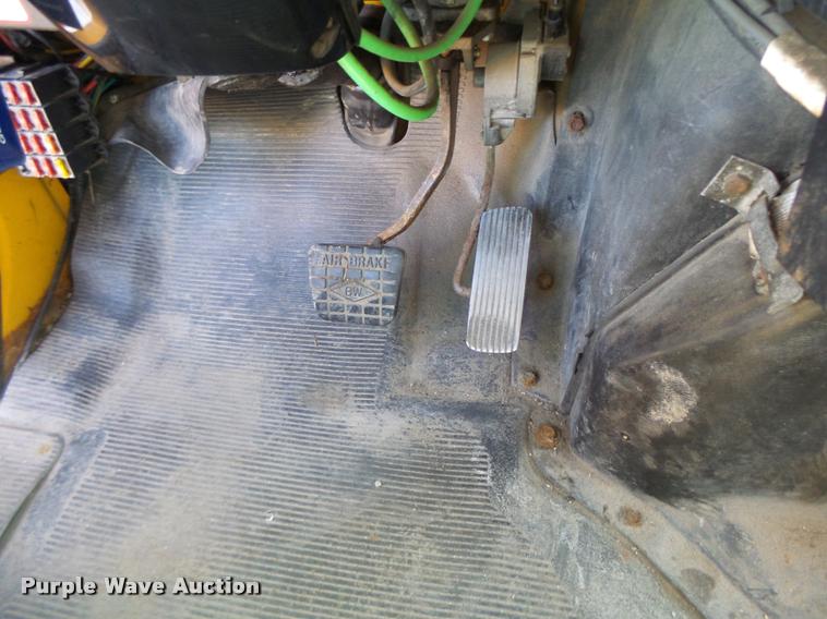 image for item DB1329 2002 International 4900 Crew Cab dump truck