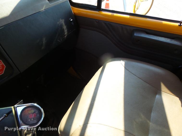 image for item DB1329 2002 International 4900 Crew Cab dump truck