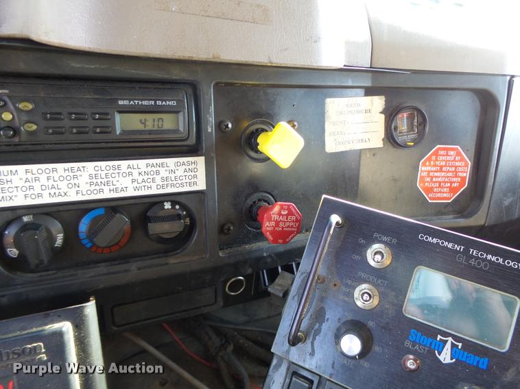 image for item DB1329 2002 International 4900 Crew Cab dump truck