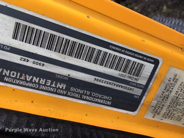 image for item DB1329 2002 International 4900 Crew Cab dump truck