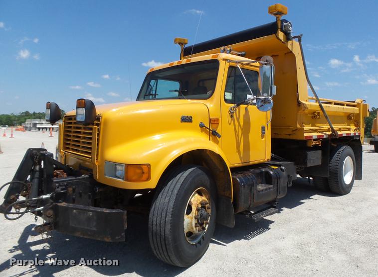 image for item DB1330 2002 International 4900 dump truck