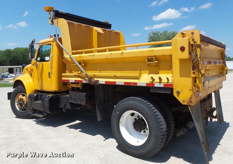 image for item DB1330 2002 International 4900 dump truck