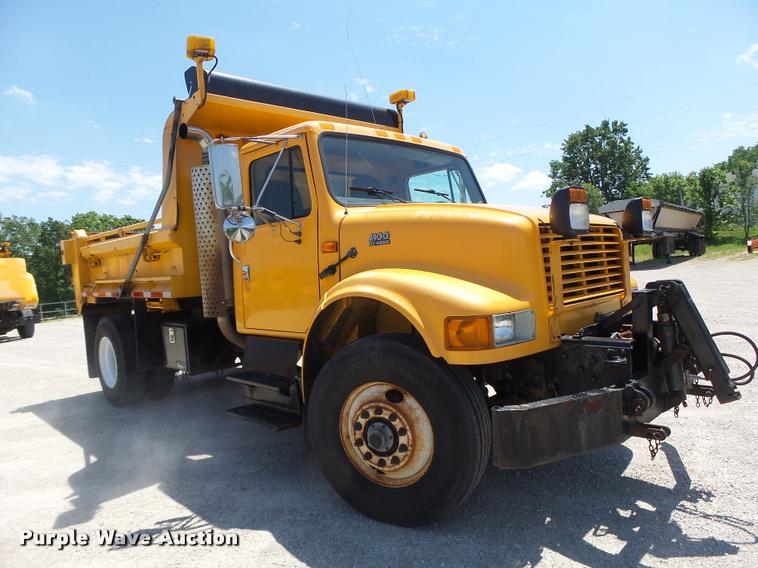 image for item DB1330 2002 International 4900 dump truck