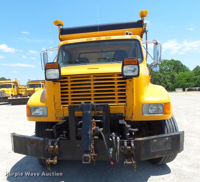 image for item DB1330 2002 International 4900 dump truck