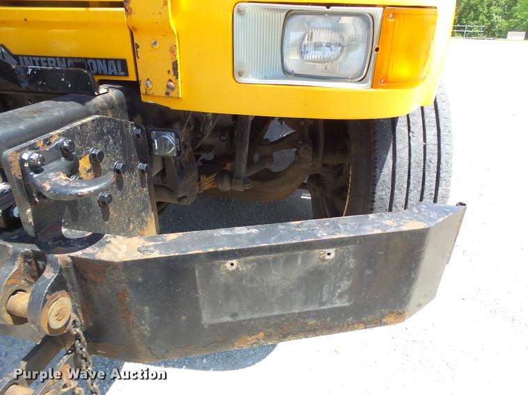 image for item DB1330 2002 International 4900 dump truck