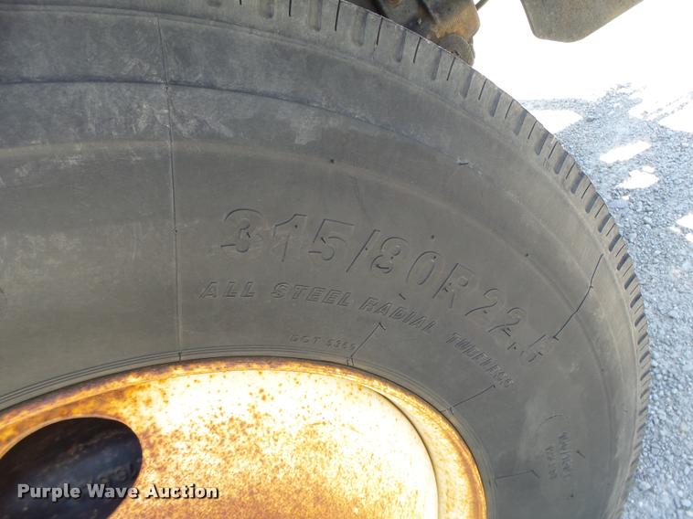 image for item DB1330 2002 International 4900 dump truck