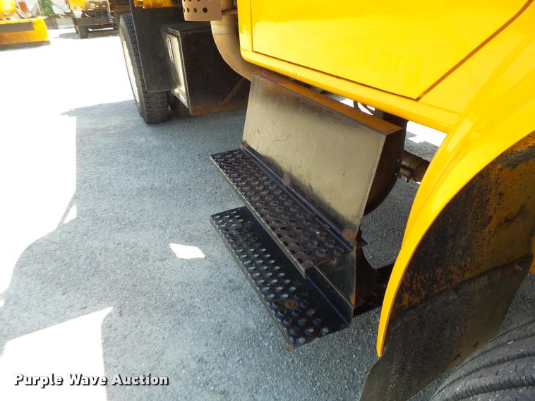 image for item DB1330 2002 International 4900 dump truck