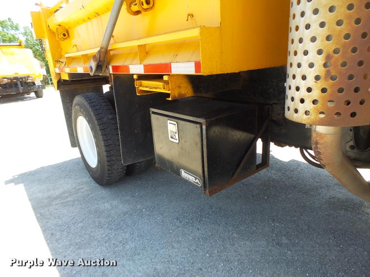 image for item DB1330 2002 International 4900 dump truck