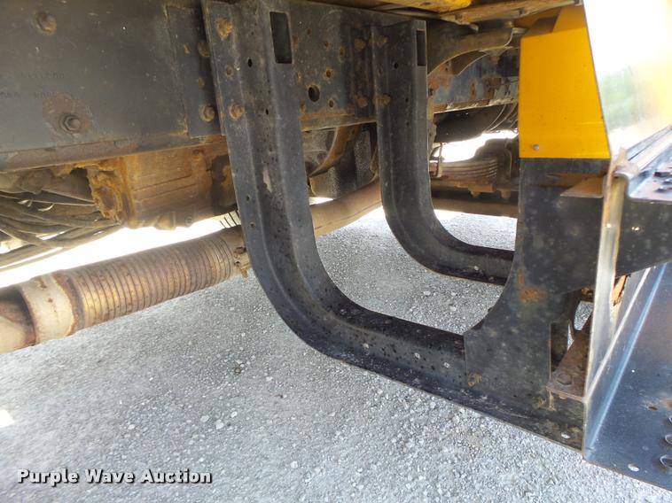 image for item DB1330 2002 International 4900 dump truck